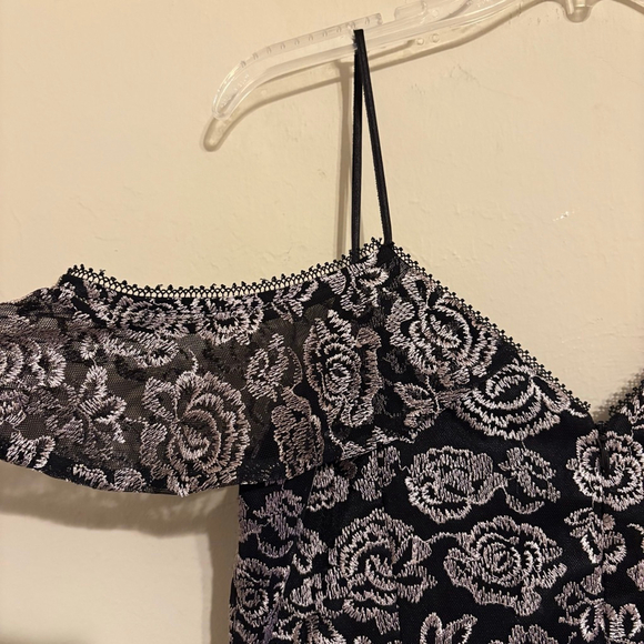 White House Black Market Black Lace Floral Tiered Mini Dress Size 6 - Picture 6 of 11